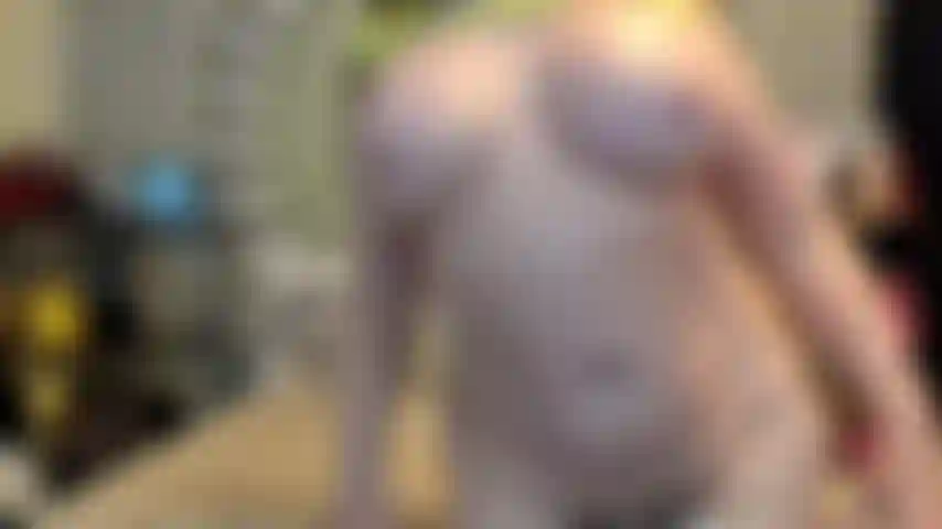 ( Gs.890) GoldieStar se presenta en show de oro - 10:59 minutos. Tetas grandes, culo grande, gilf, coño peludo, squirting, pies descalzos, anal, doble penetración, todos consoladores blancos (14/01/2023).