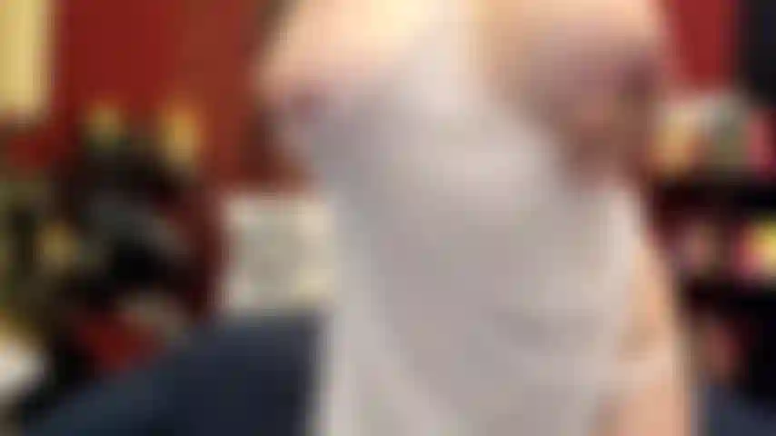 ( Gs.542) GoldieStar se presenta en show de oro - 9:01 minutos. Gilf, tetas grandes, coño peludo, gran consolador rosa, pies descalzos, squirting, aceite, anal, dp (29/4/2022).