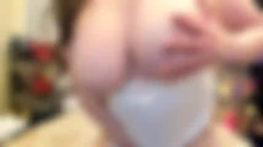 ( Gs.422) GoldieStar se presenta en show de oro. Roleplay(llamando a todos los chicos de la sala por su nombre...) 8 Minutos. Bragas blancas. Medias, tetas grandes, squirting, lefa cremosa, anal, dp interracial (16/01/2022).