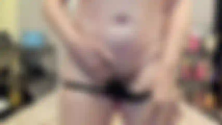 ( Gs.716) GoldieStar se presenta en show de oro - 9 minutos. Tetas grandes, gilf, tacones rojos, coño peludo, squirting, anal, doble penetración, todos consoladores blancos (15/8/2022).