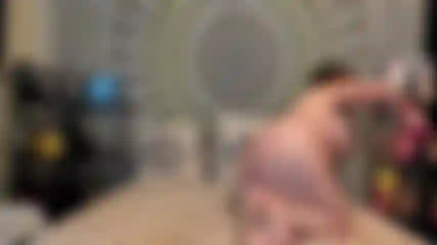 ( Gs.907) GoldieStar se presenta en show de oro - 10 minutos. Tetas grandes, culo grande, gilf, coño peludo, squirting, pies descalzos, anal, doble penetración, coño abierto (9/3/2023).