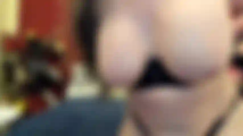 ( Gs.510) GoldieStar se presenta en show de oro (llamando a todos en la sala por su nombre...) 11:01 Acta. Gilf, tetas grandes, coño peludo, pies descalzos, anal, doble penetración, consoladores todos blancos, coño abierto (11/4/2022).