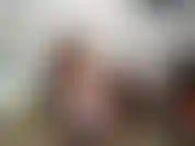 (1) Mira a GoldieStar jugar con las pelotas de su coño y tocar su apretado culo.