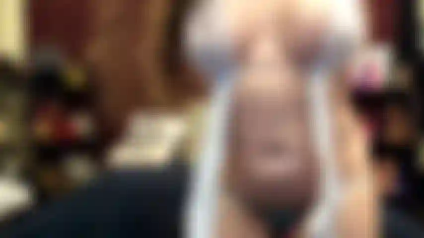 ( Gs.374) GoldieStar se presenta en show de oro. Roleplay(llamando a todos los chicos de la sala por su nombre...) 11 Minutos. Top blanco, tetas grandes, coño peludo, squirting, anal, doble penetración, aceite (6/12/2021).