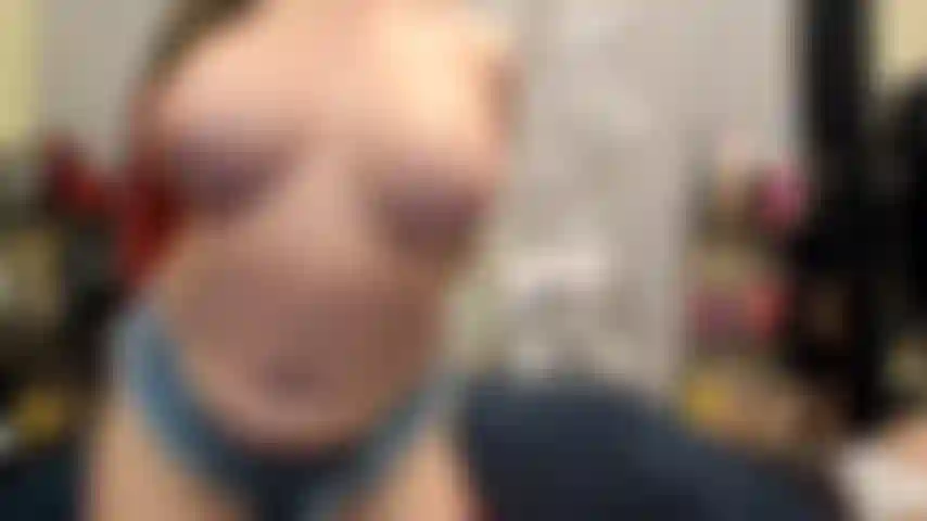 ( Gs.786) GoldieStar se presenta en show de oro - 10:01 minutos. Tetas grandes, gilf, squirting, coño peludo, pies descalzos, gran consolador rosa, anal, dp (27/10/2022).