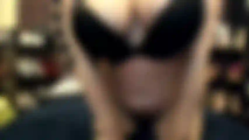 ( Gs.76) GoldieStar se presenta en show de oro. Roleplay (llamando a todos los chicos de la sala por su nombre...) 10 Minutos. Squirting, primeros planos de coño abierto, anal, doble penetración, coño peludo (20/2/2021).