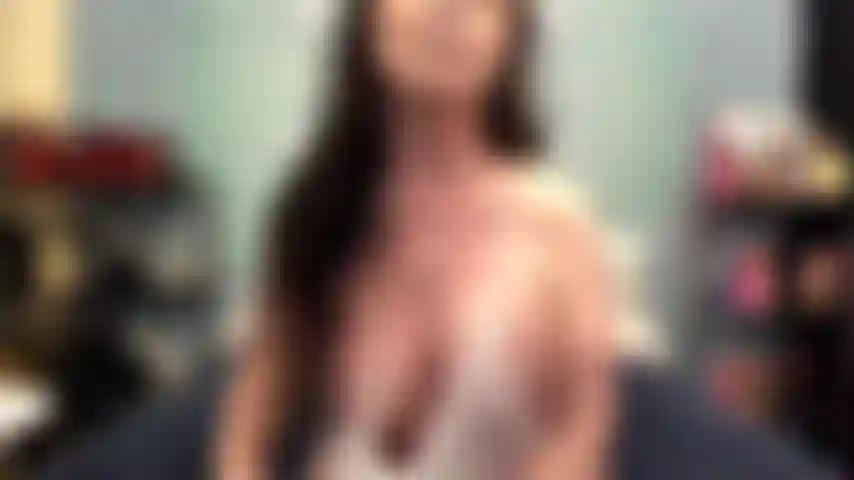 ( Gs.470) GoldieStar se presenta en show de oro. Roleplay (llamando a todos los presentes en la sala por su nombre...) 9 Acta. Tetas grandes, gilf, squirting, cabalgando, aceite, anal, doble penetración, coño peludo (18/02/2022).