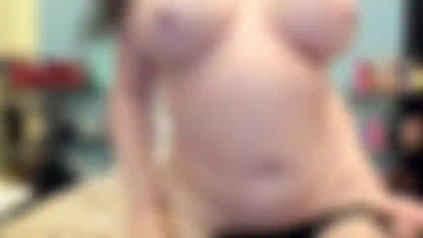 ( Gs.468) GoldieStar se presenta en show de oro. Juego de roles (llamando a todos los presentes en la sala por su nombre...) 8 Acta. Sujetador negro. Bragas, tetas grandes, gilf, coño peludo, gran consolador morado, squirting, anal, dp (17/02/2022).