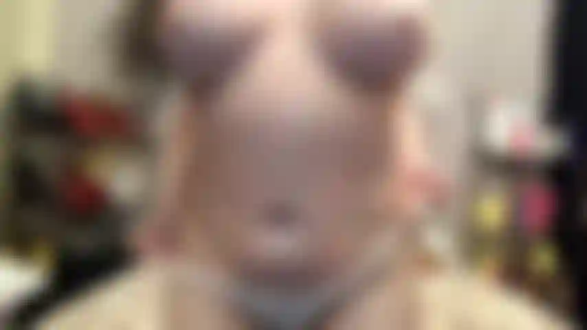 ( Gs.417) GoldieStar se presenta en show de oro. Roleplay(llamando a todos los chicos de la sala por su nombre...) 10:57 Minutos. Milf, bragas blancas, tetas grandes, chupadora, squirting, pies/plantas descalzas, anal, doble penetración, todos consoladores negros (13/01/2022).