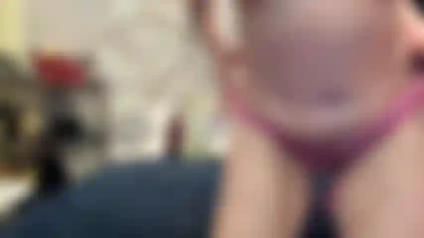 ( Gs.445) GoldieStar se presenta en show de oro. Juego de roles (llamando a todos en la sala por su nombre...) 8:59 Acta. Gilf, juguete interactivo, tacones rojos, aceite, consolador grande rosa, consolador grande de gelatina transparente, anal, dp (20/01/2022).