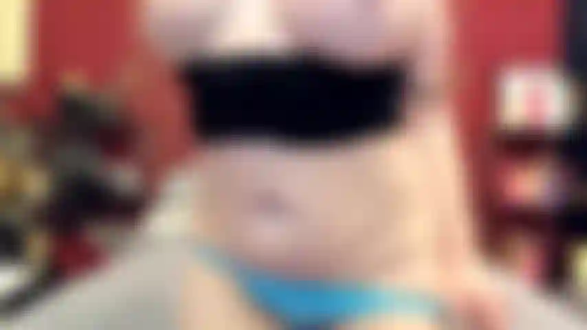 ( Gs.565) GoldieStar se presenta en show de oro - 9 minutos. Tetas grandes, gilf, coño peludo, pies descalzos, squirting, anal, dp (15/05/2022).