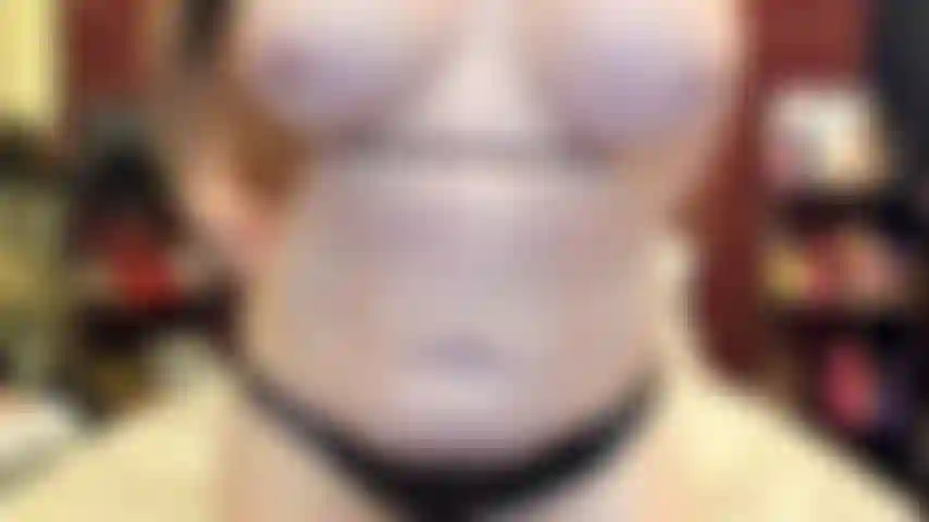 ( Gs.390) GoldieStar se presenta en show de oro. Roleplay(llamando a todos los chicos de la sala por su nombre...) 10 Minutos. Bikini tanga negro, milf, tetas grandes, squirting, anal con gran consolador rojo, cabalgando, coño peludo (12/12/2021).