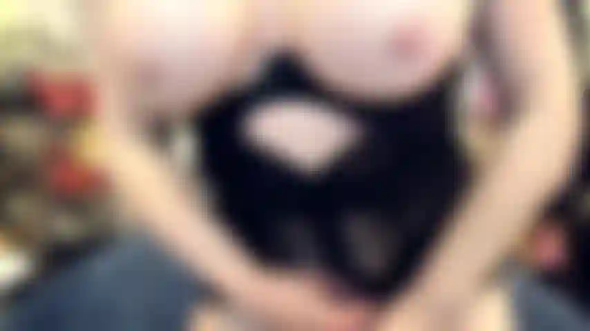 ( Gs.396) GoldieStar se presenta en show de oro. Roleplay(llamando a todos los chicos de la sala por su nombre...) 10:01 Minutos. Corset negro. Bragas, tetas grandes, milf, coño peludo, squirting, anal, dp interracial, juego de pies (17/12/2021).