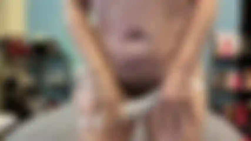 ( Gs.642) GoldieStar se presenta en show de oro - 11:01 minutos. Tetas grandes, gilf, tacones negros con tachuelas, coño peludo, squirting, juguete interactivo, anal, doble penetración, todos consoladores blancos (25/6/2022).