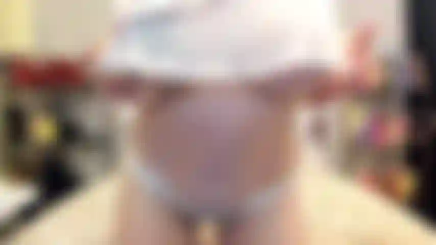 ( Gs.463) GoldieStar se presenta en show de oro. Roleplay (llamando a todos los presentes en la sala por su nombre...) 9 Acta. Tetas grandes, gilf, bragas blancas, pies descalzos, coño peludo, squirting, aceite, anal, doble penetración, todos consoladores blancos (11/2/2022).