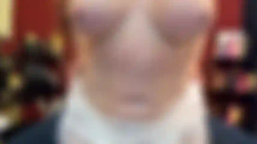 ( Gs.555) GoldieStar se presenta en show de oro - 11:01 minutos. Tetas grandes, gilf, coño peludo, charla sucia, squirting, gran consolador rosa, pies descalzos, aceite, anal, doble penetración (5/12022).