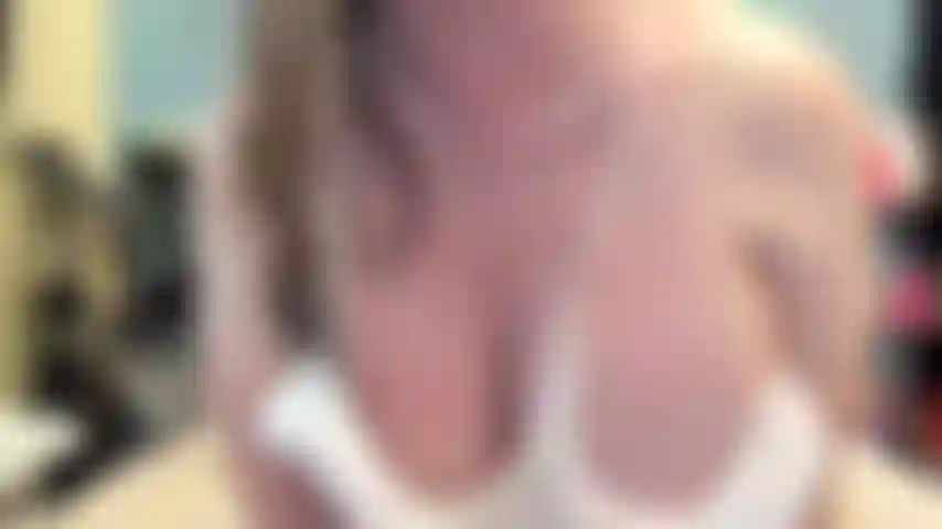 ( Gs.611) GoldieStar se presenta en show de oro - 11:01 minutos. Tetas grandes, gilf, coño peludo, pies descalzos, squirting, culo grande, chupadora, juguete interactivo, anal, doble penetración, todos consoladores blancos (10/6/2022).