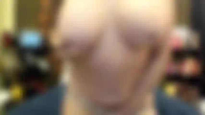 ( Gs.768) GoldieStar se presenta en show de oro - 9 minutos. Gilf, tetas grandes, culo grande, coño peludo, pies descalzos, squirting, gran consolador rosa, anal, dp (4/10/2022).