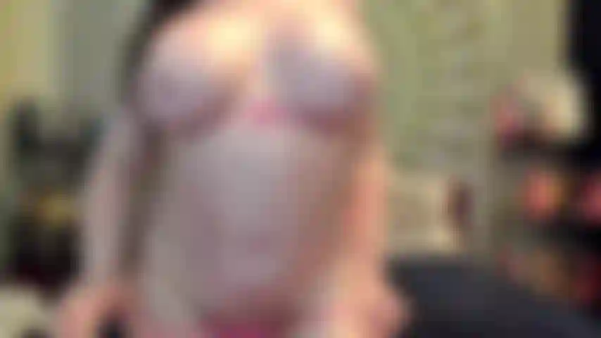 ( Gs.921) GoldieStar se presenta en show de oro - 10:01 minutos. Pies descalzos, tetas grandes, culo grande, gilf, coño peludo, squirting, anal, doble penetración, consoladores múltiples, coño abierto (26/32023).