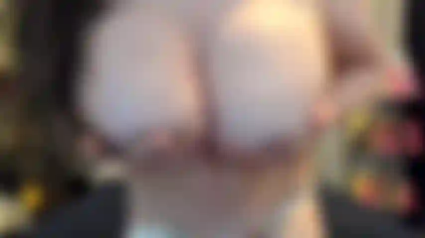 ( Gs.885) GoldieStar se presenta en show de oro - 11 minutos. Tetas grandes, culo grande, gilf, coñito peludo, squirting, pies descalzos, anal (8/1/2023).