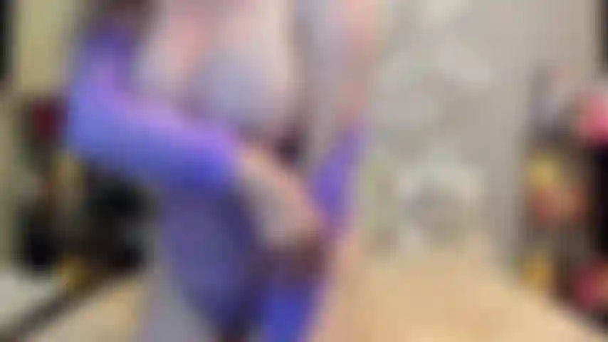 ( Gs.824) GoldieStar se presenta en show de oro - 10 minutos. Culazo, tetas grandes, gilf, coño peludo, juguete interactivo, squirting, pies descalzos, anal, doble penetración, semen cremoso, todos consoladores blancos (27/11/2022).