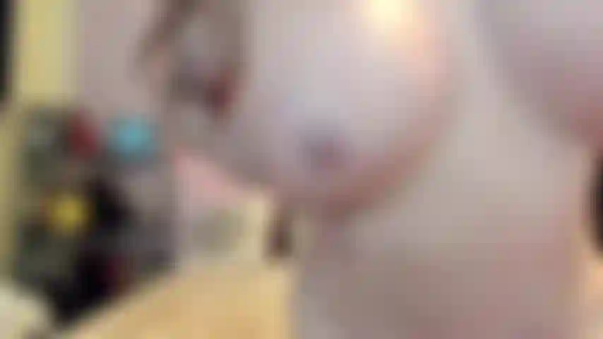 ( Gs.1056) GoldieStar se presenta en un espectáculo dorado - 10 minutos. Pies descalzos, consolador rosa grande, consolador morado grande, anal, doble penetración, tetas grandes, culo grande, gilf, coño peludo, squirting (22/7/2023 a la 1:10 a. M.) _1690002616517.