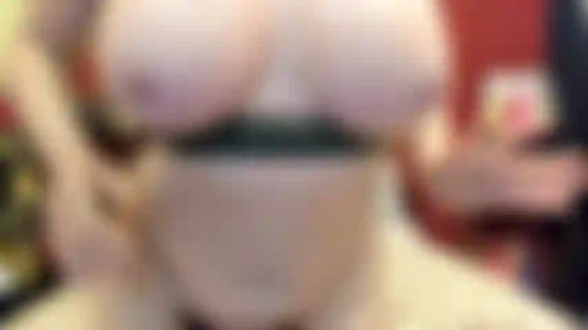 ( Gs.536) GoldieStar se presenta en show de oro - 11:01 minutos. Tetas grandes, gilf, juguete interactivo con luces, coño peludo, pies descalzos, cabalgando, squirting, anal, dp interracial (28/4/22).