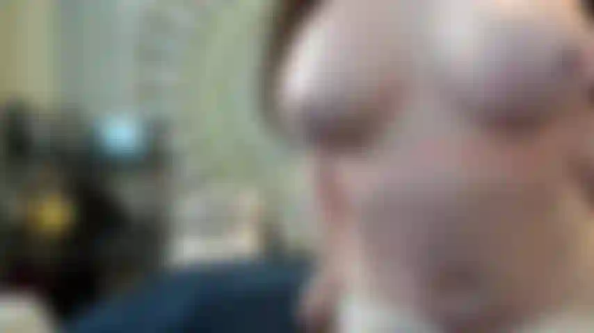 ( Gs.910) GoldieStar se presenta en show de oro - 8:59 minutos. Pies descalzos, coño abierto, tetas grandes, culo grande, gilf, coño peludo, squirting, anal, doble penetración, todos consoladores blancos (12/03/2023).