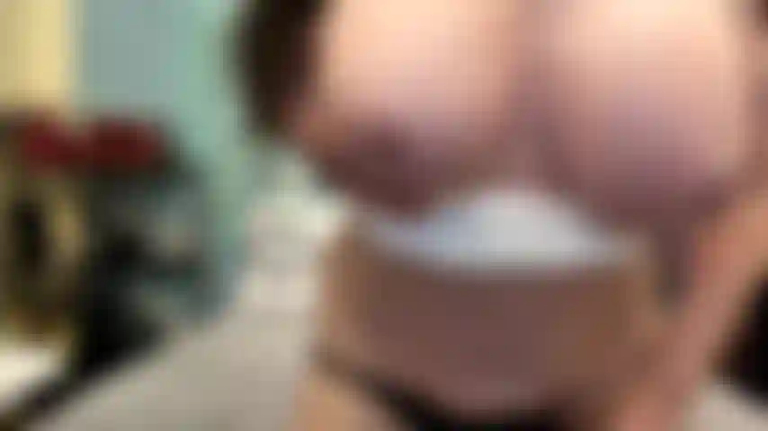 ( Gs.479) GoldieStar se presenta en show de oro. Roleplay (llamando a todos los presentes en la sala por su nombre...) 10 Minutos. Gilf, tetas grandes, pies descalzos, squirting, coño peludo, aceite, anal, dp interracial (20/02/2022).