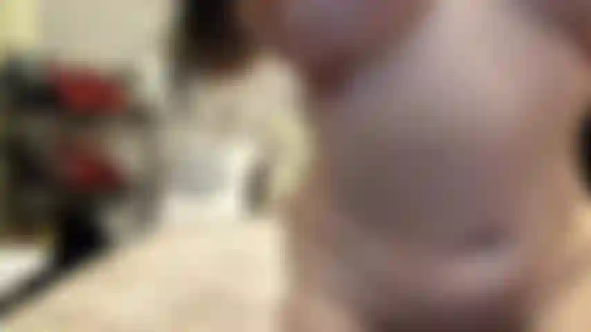 ( Gs.431) GoldieStar se presenta en show de oro. Roleplay (llamando a todos los chicos de la sala por su nombre...) 10:59 Minutos. Gilf, tetas grandes, coño peludo, pies descalzos, squirting, juego con el coño, juego con los pezones, anal, doble penetración, todos consoladores blancos (17/01/2022).