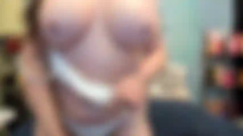 ( Gs.620) GoldieStar se presenta en show de oro - 11 minutos. Tetas grandes, coño peludo, pies descalzos, gilf, squirting, juguete interactivo, anal, doble penetración, todos consoladores blancos (18/6/2022).