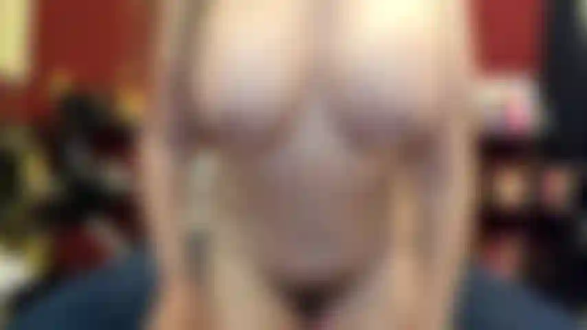 ( Gs.526) GoldieStar se presenta en show de oro - 8:40 minutos. Tetas grandes, gilf, coño peludo, aceite, squirting, pies descalzos, anal, doble penetración, semen cremoso, todos consoladores negros (24/4/2022).