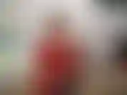 (6) Mira cómo GoldieStar se corre con una varita hitachi y un consolador rojo...