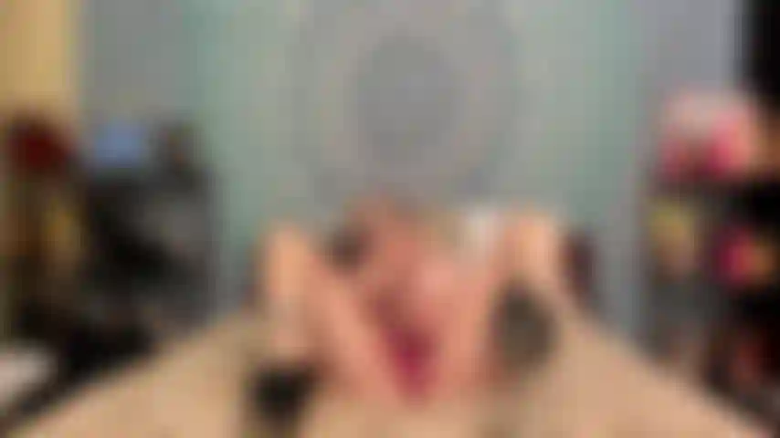 ( Gs.675) GoldieStar se presenta en show de oro - 8:02 minutos. Tacones negros, tetas grandes, gilf, coño peludo, squirting, anal, doble penetración, todos consoladores blancos (29/7/2022).