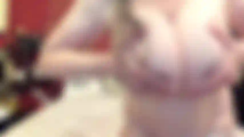 ( Gs.531) GoldieStar se presenta en show de oro - 14:59 minutos. Tetas grandes, gilf, aceite, pies descalzos, juguete interactivo, anal, semen cremoso, todos consoladores negros (26/4/2022).