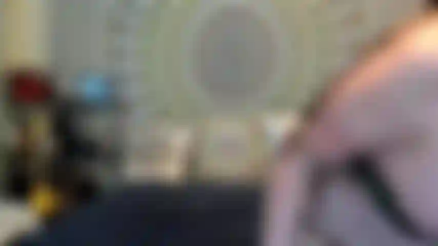 ( Gs.865) GoldieStar se presenta en show de oro - 9 minutos. Culo grande, tetas grandes, coño peludo, gilf, aceite, pies descalzos, squirting, anal, dp, todos consoladores blancos (17/12/2022).