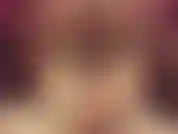 (30) Goldie star juega con su coño y luego se corre con su varita hitachi... Luego eyacula.