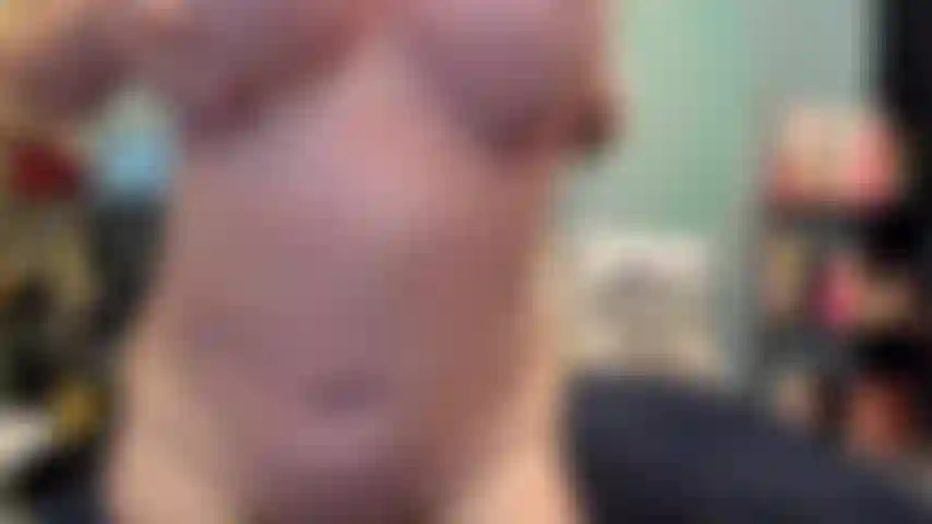 ( Gs.684) GoldieStar se presenta en show de oro - 8:59 minutos. Gilf, tetas grandes, culo grande, pies descalzos, squirting, gran consolador rosa, coño peludo, anal, dp (4/8/2022).