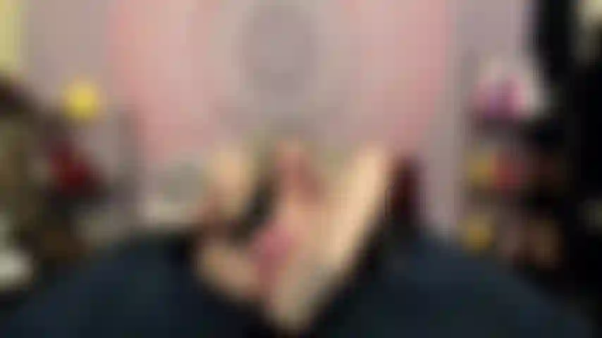 ( Gs.366) GoldieStar se presenta en show de oro. Roleplay(llamando a todos los chicos de la sala por su nombre...) 12 Minutos. Tacones negros con tachuelas de diamantes de imitación, tetas grandes, milf, juguete interactivo, squirting, anal, doble penetración, juego de roles (4/12/2021).