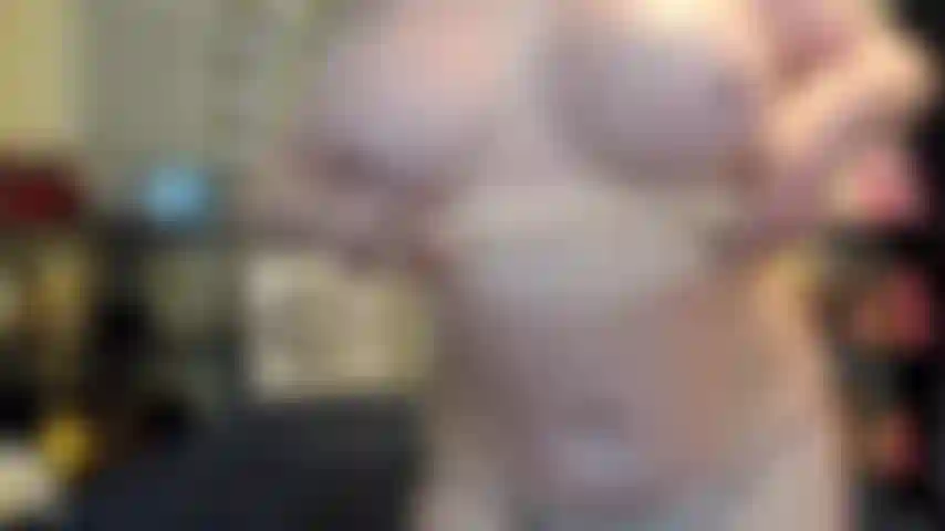 ( Gs.884) GoldieStar se presenta en show de oro - 9:59 minutos. Tetas grandes, culo grande, gilf, coño peludo, squirting, coño abierto, pies descalzos, anal, doble penetración, todos consoladores blancos (8/1/2023).