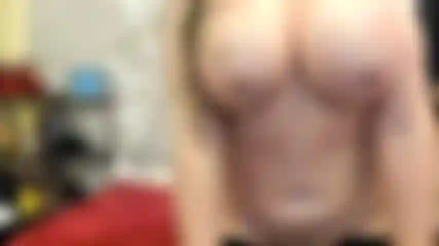 ( Gs.816) GoldieStar se presenta en show de oro - 11 minutos. Tetas grandes, culo grande, gilf, coño peludo, media negra, squirting, anal, dp (20/11/2022).