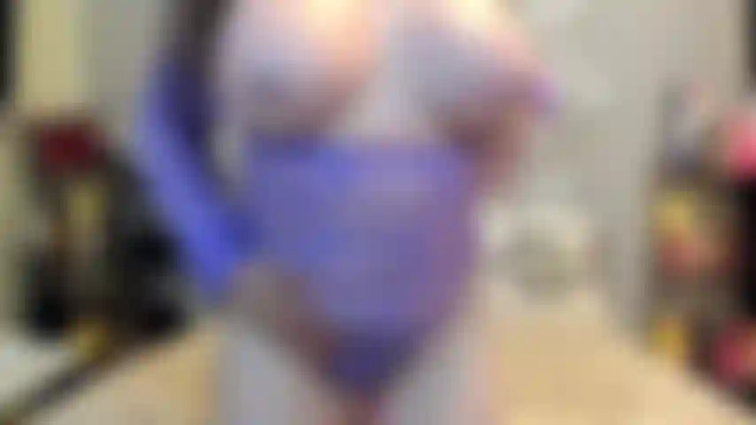 ( Gs.825) GoldieStar se presenta en show de oro - 10:01 minutos. Tetas grandes, primer plano, coño peludo, squirting, dedos en el culo, anal, doble penetración, gran consolador rosa, pies descalzos, semen cremoso (27/11/2022).