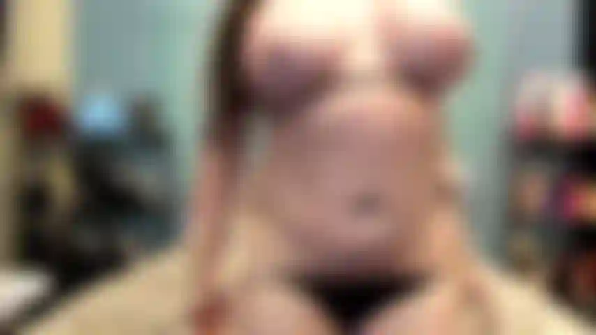 ( Gs.669) GoldieStar se presenta en show de oro - 11 minutos. Tetas grandes, coño peludo, gilf, pies descalzos, gran consolador rosa, juego de coño, squirting, anal (25/7/2022).