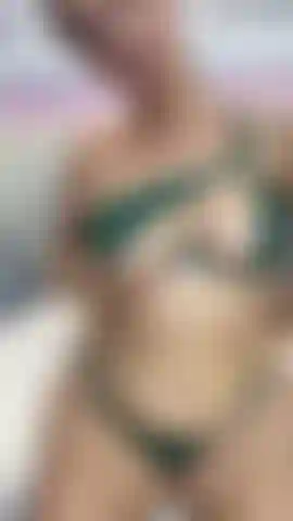 Chupa los dedos de los pies y folla mi coño.