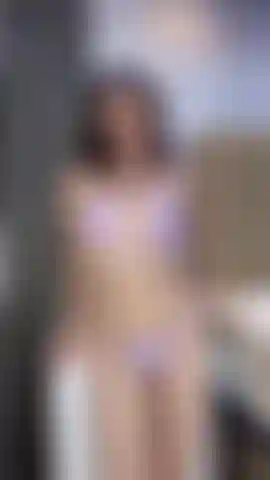 Toco mi coño para ti.