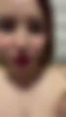 Jugando con mi culito prieto.