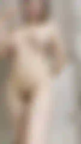 Quiero ser traviesa en la ducha.