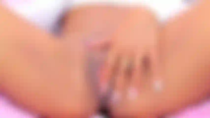 Primer plano de un jugoso coño rosado.