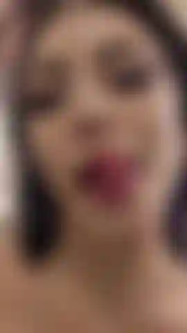 Hambrienta de una gran polla... Alimentame.