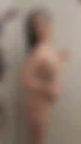 Traviesa en la ducha.